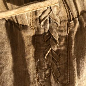 Frayed hem pants